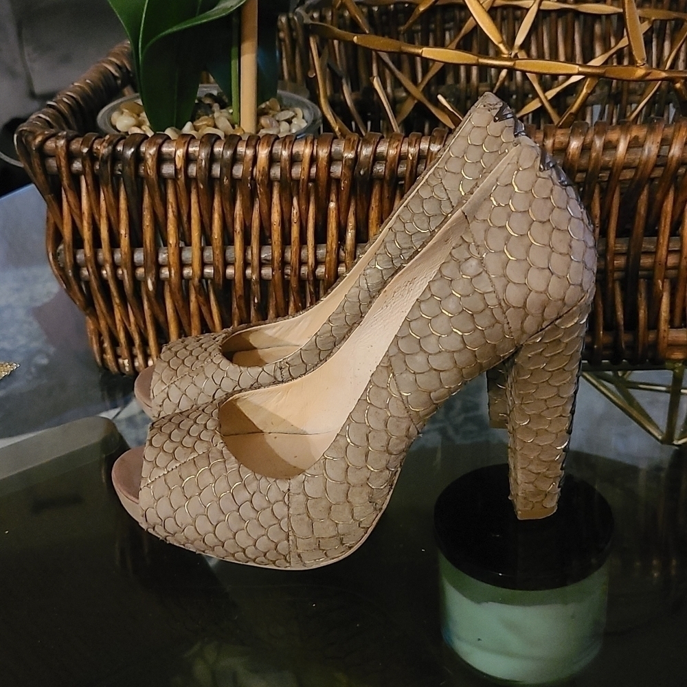 House of Harlow 1960 Pearl peep toe heels